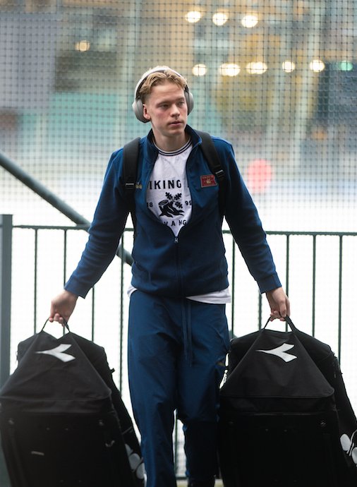 Hvit Viking FK hettegenser og t-skjorte