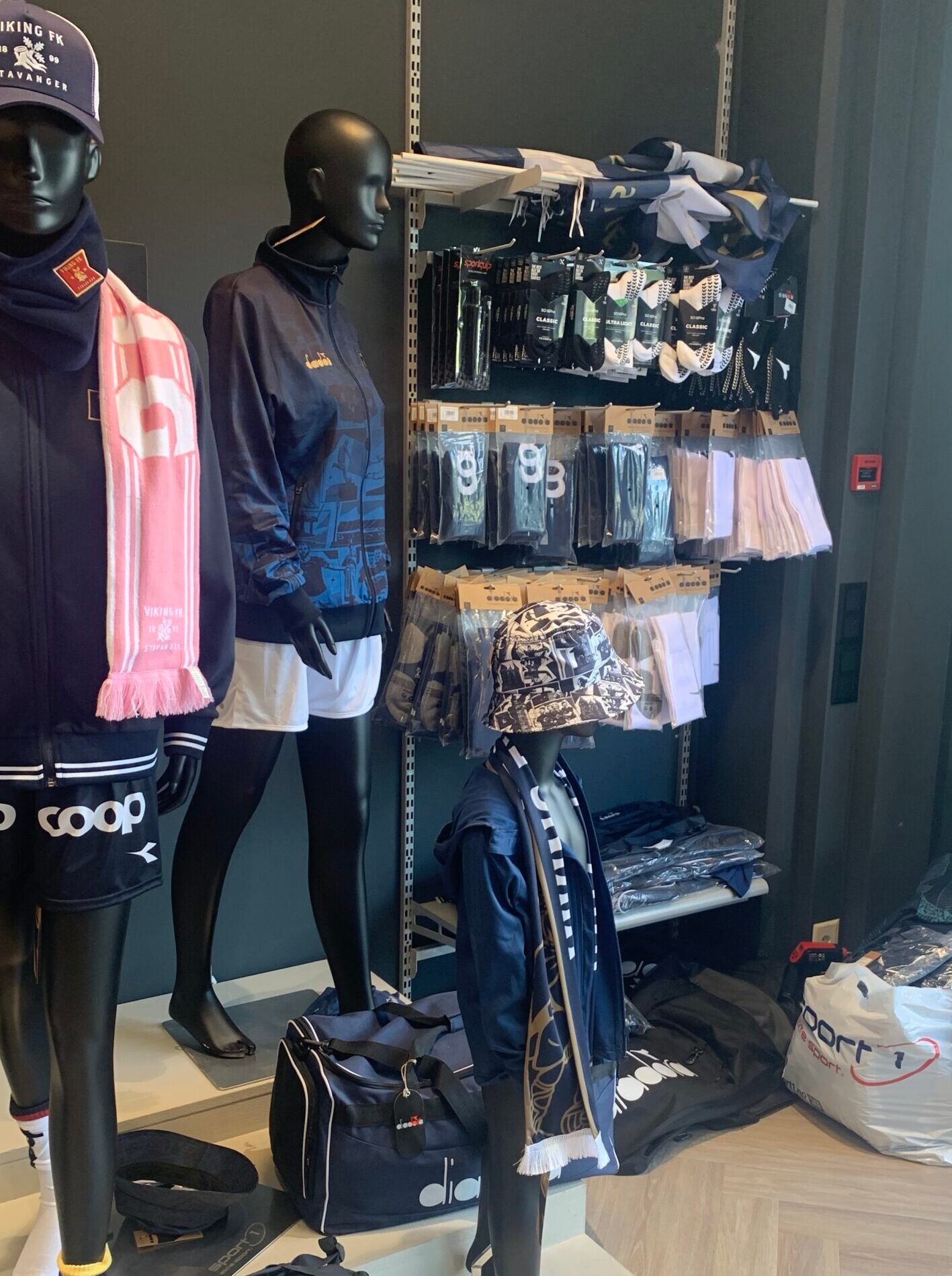 Innsiden av Viking Support Shop