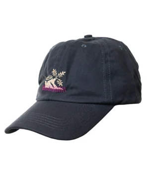 En klassisk dad cap med et rent og gjennomført Viking-uttrykk.